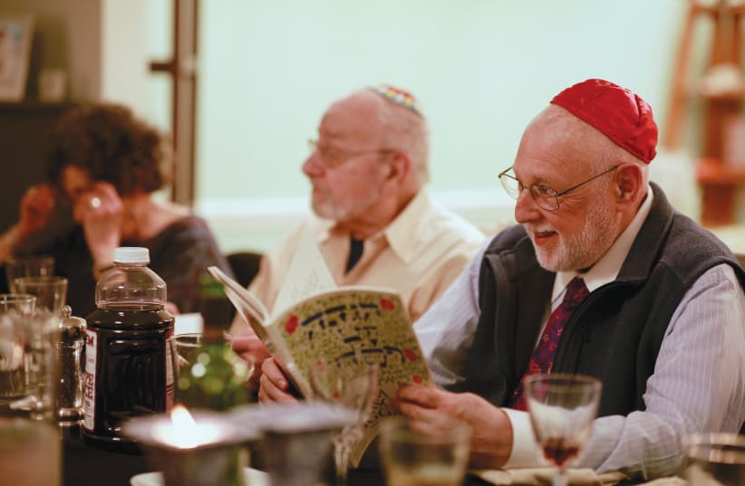  Bernie Faller attends a Passover seder for 10 people vaccinated against COVID-19 in Louisville, Kentucky on March 27, 2021.  (photo credit: AMIRA KARAOUD/REUTERS)
