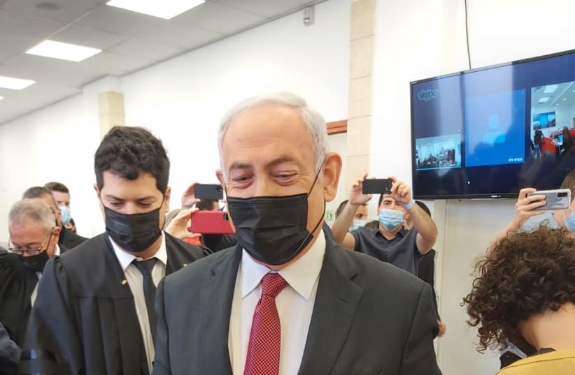 Opposition leader Benjamin Netanyahu at the Jerusalem District Court on November 22, 2021 (photo credit: YONAH JEREMY BOB)