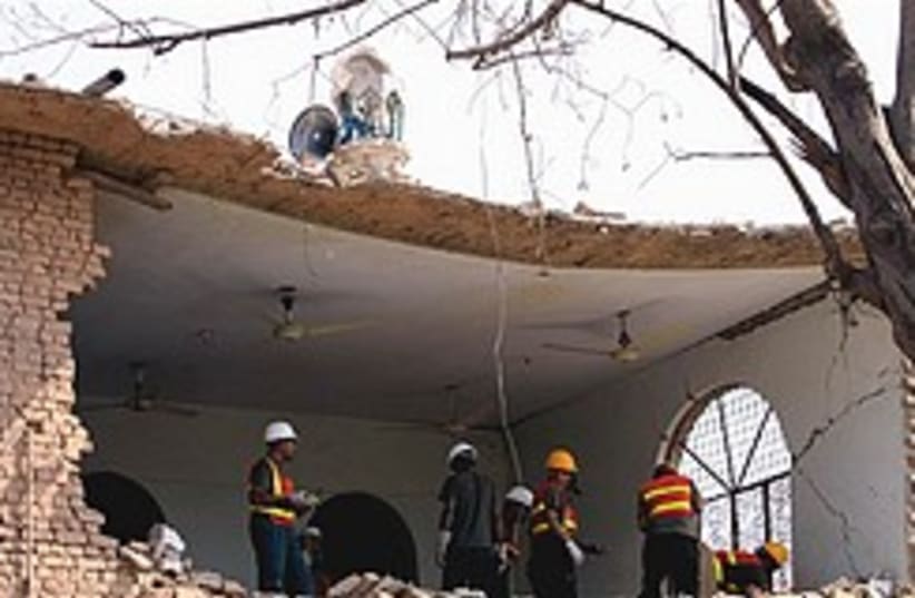 Pakistani rescue workers bomb 248.88 (photo credit: )