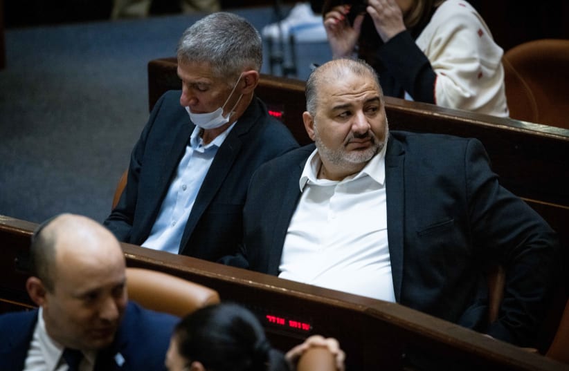  Ra'am head Mansour Abbas attends a a plenum session and a vote on the state budget at the assembly hall of the Israeli parliament, in Jerusalem on November 4, 2021.  (photo credit: YONATAN SINDEL/FLASH 90)