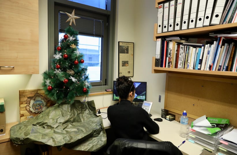  Christmas tree in the Knesset. (photo credit: MARC ISRAEL SELLEM/THE JERUSALEM POST)