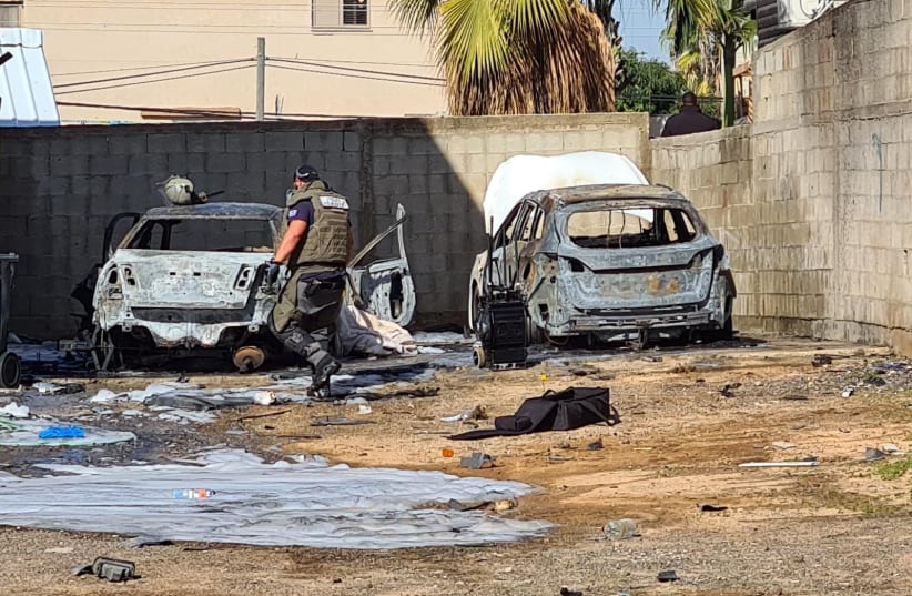  The two vehicles that went up in flames in Ramle on December 26, 2021 (photo credit: ISRAEL POLICE SPOKESPERSON'S UNIT)