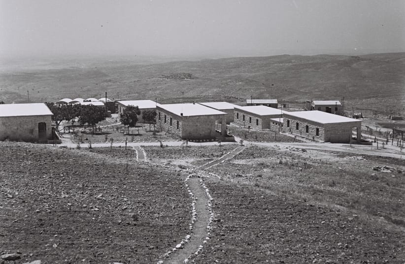  A view of Kibbutz Masuot Yitzhak, 1 October 1945 (photo credit: JEWISH NATIONAL FUND ARCHIVES)