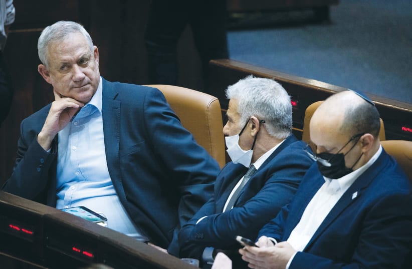  PRIME MINISTER Naftali Bennett sits at the government table in the Knesset plenum with Foreign Minister Yair Lapid and Defense Minister Benny Gantz. Might Bennett go the way of Sharon, Olmert and Livni? (photo credit: YONATAN SINDEL/FLASH 90)