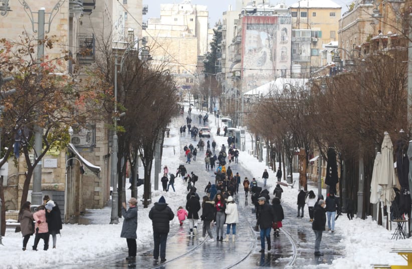  PEDESTRIAN RIGHT of way on snow-lined Jaffa Road.  (photo credit: YOSSI ZAMIR)