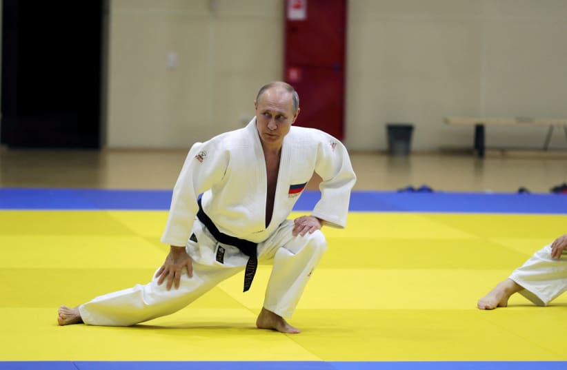  Russian President Vladimir Putin attends a judo training session at the Yug-Sport sport and training complex in the Black sea resort of Sochi, Russia, February 14, 2019. (photo credit: Sputnik/Mikhael Klimentyev/Kremlin via REUTERS)