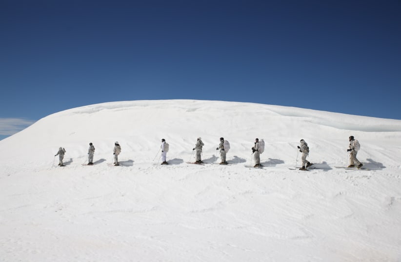 IDF ALPINE Unit reservists on a Mount Hermon patrol (photo credit: DAVID COHEN/FLASH 90)