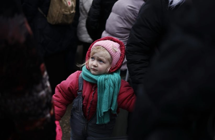  Ukrainian refugees at the Palanca crossing at the border with Moldova, March 3, 2022.  (photo credit: AVISHAG SHAAR YASHUV/IFCJ)