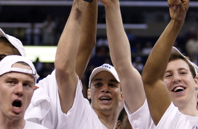  STANFORD PLAYERS (L-R) Matt Lottich, Nick Robinson and Dan Grunfeld celebrate winning the Pac-10 Conference Men’s Basketball Tournament in Los Angeles, 2004. (photo credit: Lucy Nicholson/Reuters)