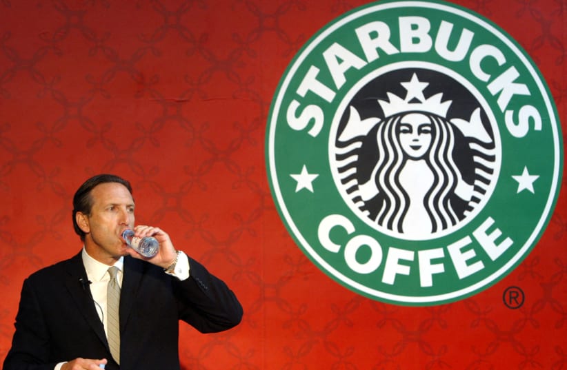  Starbucks Chairman Howard Schultz drinks water before the announcement ceremony to celebrate the establishment of the Starbucks China Education Project in Beijing September 19, 2005. (photo credit: REUTERS/ALFRED CHENG JIN)