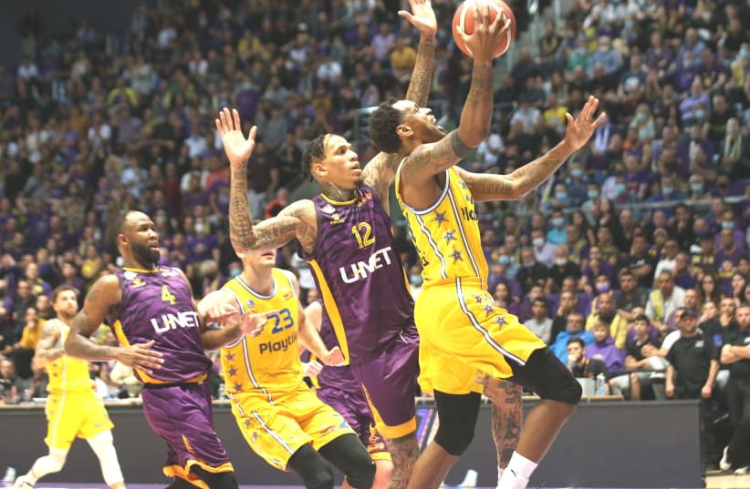  Michael Kaiser (12) and Hapoel Holon gave Maccabi Tel Aviv all it could handle, earning a narrow 85-82 home victory in Israel Winner League action.  (photo credit: UDI ZITIAT)