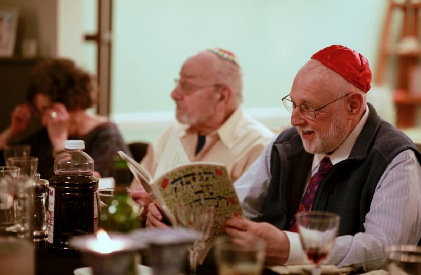  Bernie Faller attends a Passover Seder dinner party for 10 people vaccinated against the coronavirus disease (COVID-19), in Louisville, Kentucky, U.S. March 27, 2021 (photo credit: REUTERS/AMIRA KARAOUD)