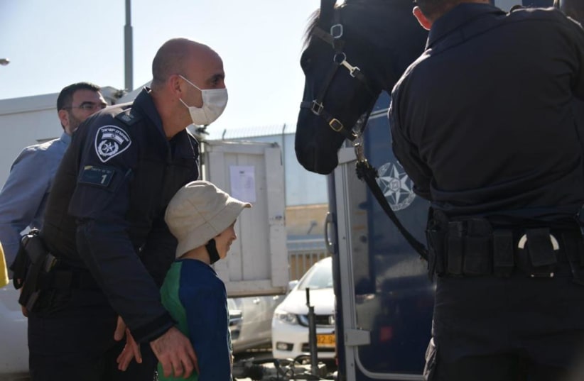  7-year-old Yishai Kamir meets police officers thanks to Rachashei Lev.  (photo credit: ISRAEL POLICE)