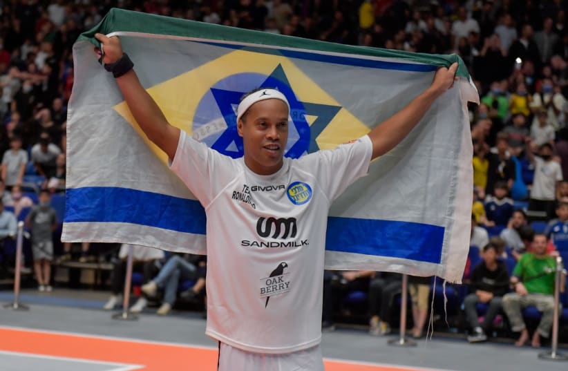  Football star Ronaldinho holding the Israeli flag (photo credit: MTR7)