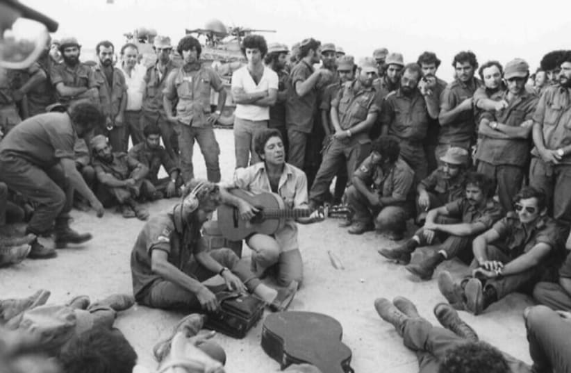  Leonard Cohen performs for IDF troops in the Sinai during the Yom Kippur War. (photo credit: RON ILAN/IDF ARCHIVES)