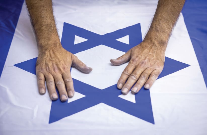  Israeli flag (photo credit: YONATAN SINDEL/FLASH90)