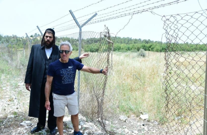  Sylvan Adams and Mayor of Elad Rabbi Israel Porush during the tour. (photo credit: ELAD MUNICIPALITY )