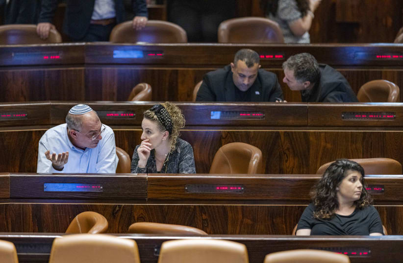  MKs Nir Orbach and Idit Silman during a discussion and a vote at the Knesset plenum (photo credit: OLIVER FITOUSSI/FLASH90)