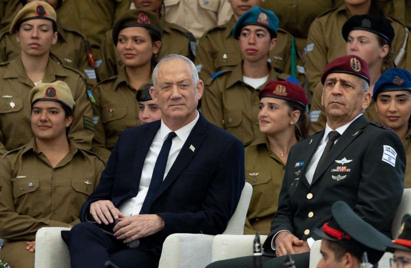  Defense Minister Benny Gantz and IDF Chief of Staff Aviv Kochavi during an event for outstanding soldiers as part of Israel's 74th Independence Day celebrations, at the President's residence in Jerusalem on May 5, 2022 (photo credit: YONATAN SINDEL/FLASH 90)