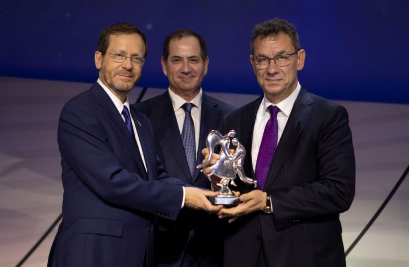   Left to right: President Isaac Herzog, founder and Chairman of The Genesis Prize Foundation Stan Polovets and Dr. Albert Bourla at Award ceremony (photo credit: LIOR MIZRAHI/GETTY IMAGES)