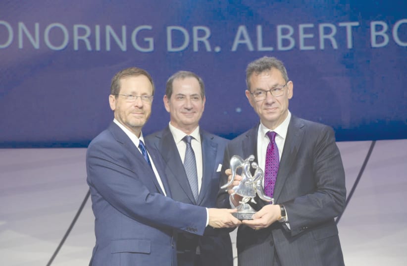  PRESIDENT ISAAC HERZOG, Stan Polovets, chairman and co-founder of The Genesis Prize Foundation, and Genesis Prize recipient Dr. Albert Bourla at last week’s ceremony in Jerusalem (photo credit: AMOS BEN-GERSHOM/GPO)