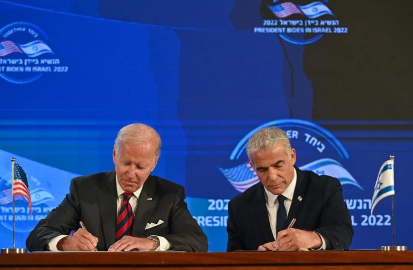  US President Joe Biden and Israeli Prime Minister Yair Lapid signing the Jerusalem Declaration (photo credit: KOBI GIDEON/GPO)