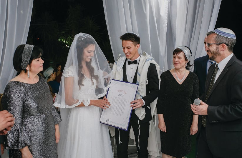  A WEDDING CEREMONY is conducted by Chuppot under halachic guidelines but without the involvement of the Chief Rabbinate.  (photo credit: AMIR GANON)
