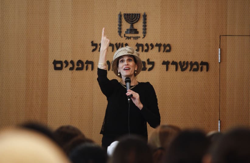  Rabbanit Yemima Mizrachi speaks to orthodox Jewish women at the Public Security Ministry offices in Jerusalem (photo credit: URI LENZ/FLASH 90)