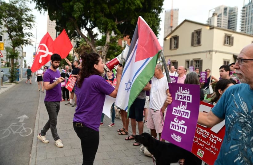 Dozens of protesters in Tel Aviv against the attack on Gaza during Operation Breaking Dawn August 6, 2022. (photo credit: AVSHALOM SASSONI/MAARIV)