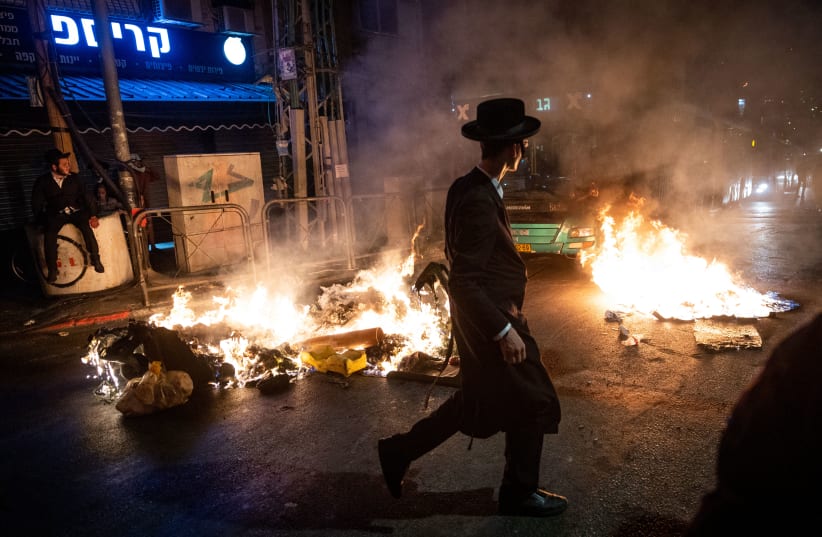  Ultra orthodox jewish men protest against the autopsy of a 4-year old boy who was murdered by a family member in the Jerusalem neighborhood of Ramot a few days ago, in Jerusalem, August 14, 2022. (photo credit: YONATAN SINDEL/FLASH90)