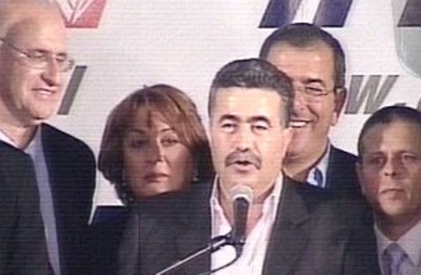peretz after election298 (photo credit: Channel 2)