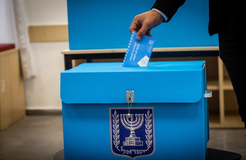  A man casts his vote in the Israeli general elections, at a polling station in Jerusalem, on November 1, 2022. (photo credit: YONATAN SINDEL/FLASH90)