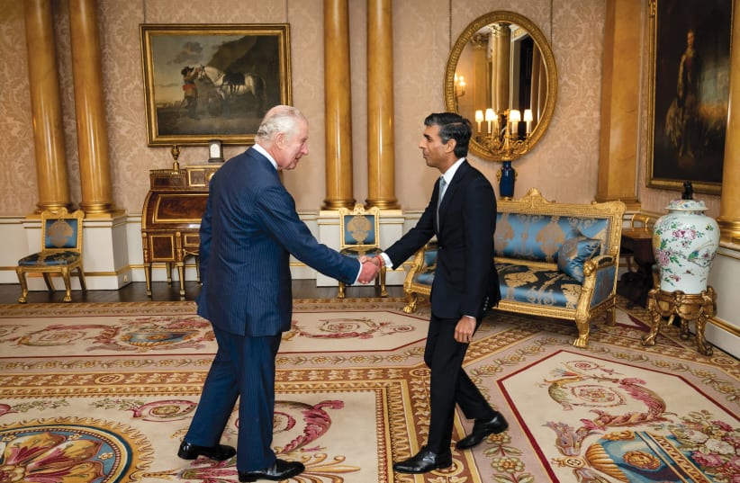  King Charles III welcomes Rishi Sunak on October 25 to Buckingham Palace, London, where he invited the newly elected leader of the Conservative Party to become prime minister and form a new government.  (photo credit: AARON CHOWN/POOL/REUTERS)
