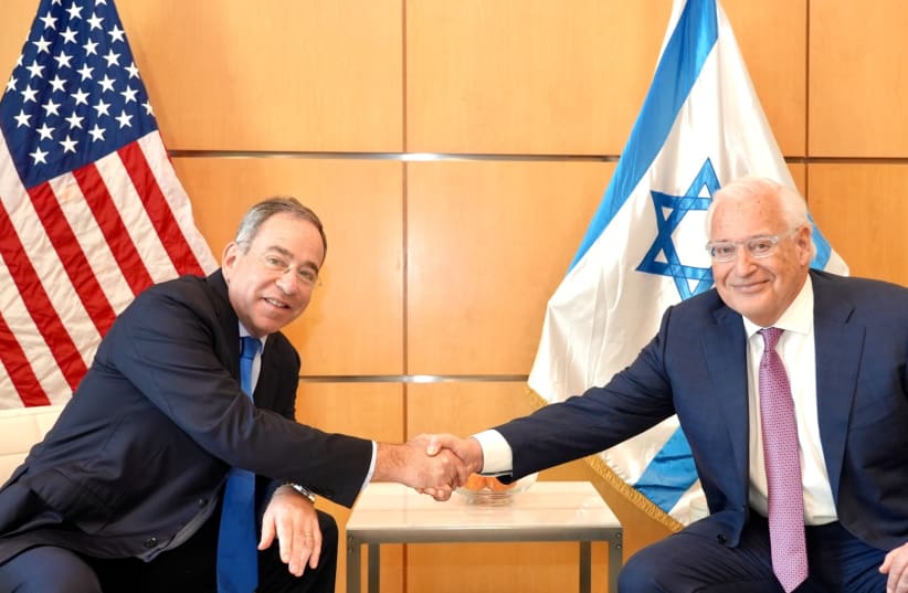  US Ambassador to Israel Tom Nides shaking hands with Former US Ambassador to Israel David Friedman (photo credit: Gil Shimon US Embassy)
