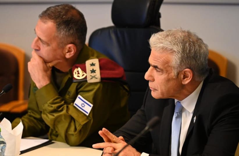 ׂ(L-R) IDF chief-of-staff Aviv Kohavi seen with Prime Minister Yair Lapid on December 4, 2022 (photo credit: HAIM ZACH/GPO)