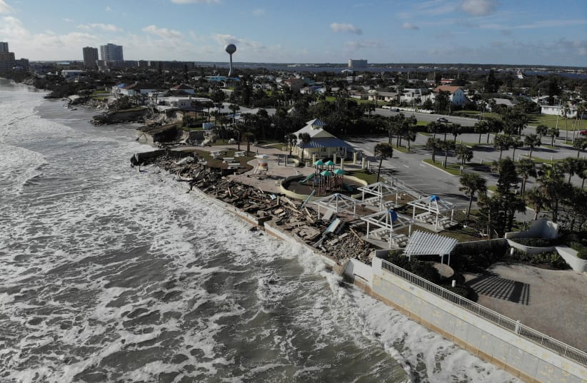  Hurricane Nicole makes landfall in Florida (photo credit: REUTERS)