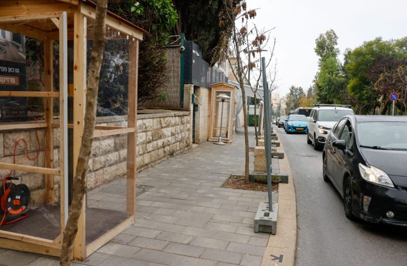  Stations for security guards outside Prime Minister Benjamin Netanyahu's home on Azza Street in Jerusalem.  (photo credit: MARC ISRAEL SELLEM)