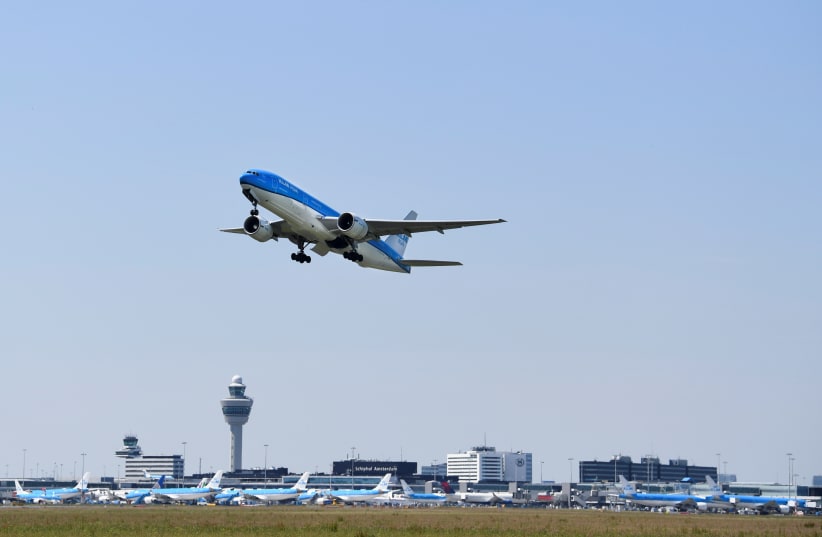  An airplane takes off from Schiphol Airport in Amsterdam, Netherlands June 16, 2022 (photo credit: REUTERS/PIROSCHKA VAN DE WOUW)