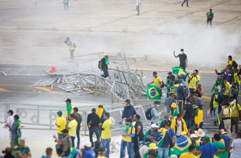  Supporters of Brazil's former President Jair Bolsonaro demonstrate against President Luiz Inacio Lula da Silva, in Brasilia, Brazil, January 8, 2023.  (photo credit: ADRIANO MACHADO/ REUTERS)