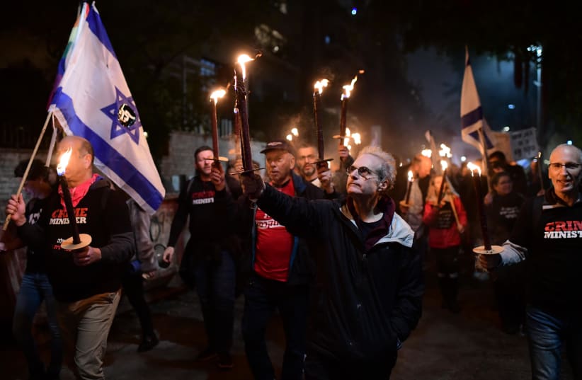  Israelis protest against the current Israeli government, in Tel Aviv, on January 7, 2023.  (photo credit: TOMER NEUBERG/FLASH90)