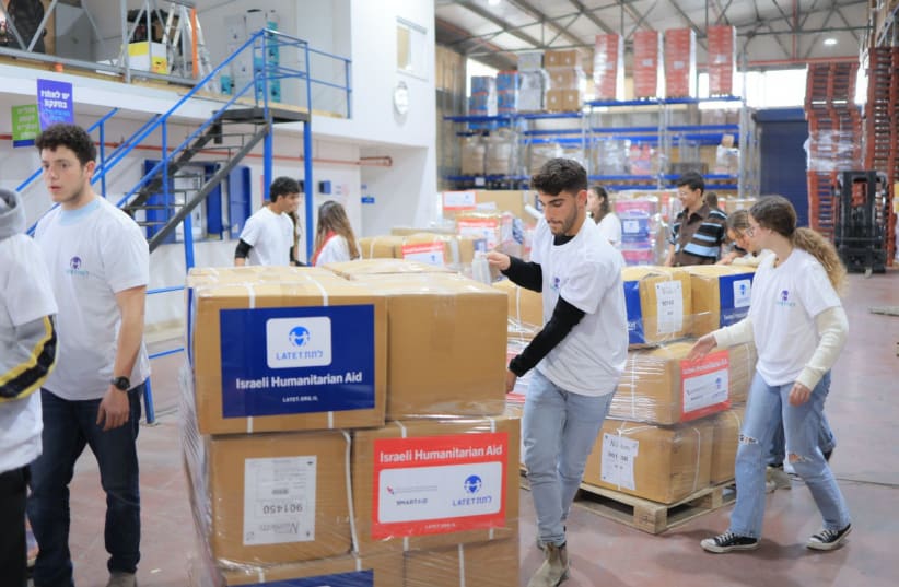  Volunteers help load humanitarian supplies to be distributed to victims of the earthquakes in Turkey and Syria. (photo credit: TOMER ZAKEN)