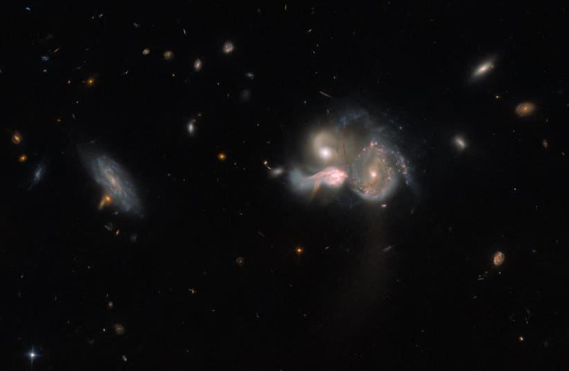 Nasas Hubble Captures Image Of 3 Galaxies Colliding Merging Together