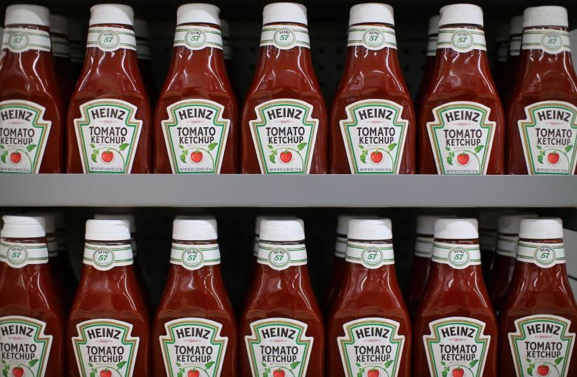 Heinz tomato Ketchup is show on display during a preview of a new Walmart Super Center prior to its opening in Compton, California, US, January 10, 2017. (photo credit: REUTERS/MIKE BLAKE)