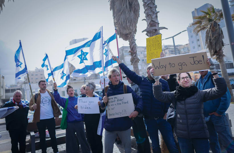  A DEMONSTRATION takes place outside the US Embassy Branch in Tel Aviv against the government’s judicial overhaul and in support of President Joe Biden’s criticism of the plan, on Thursday. (photo credit: ERIK MARMOR/FLASH90)
