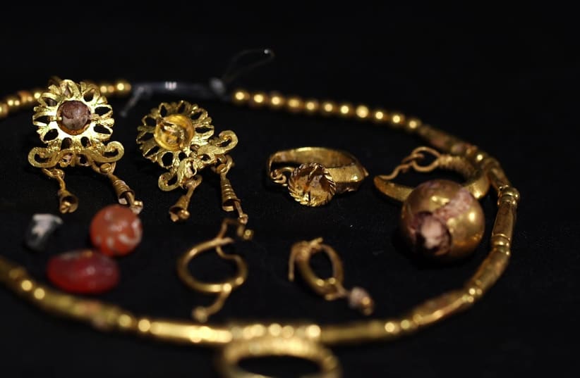  The gold jewelry found buried with a girl. (photo credit: EMIL ALADJEM/IAA)
