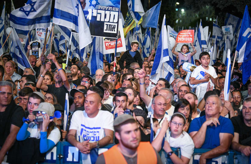  Right-wing Israelis attend a rally in support of the government's planned judicial overhaul, outside the Knesset, the Israeli parliament in Jerusalem, on April 27, 2023.  (photo credit: ARIE LEIB ABRAMS/FLASH 90)