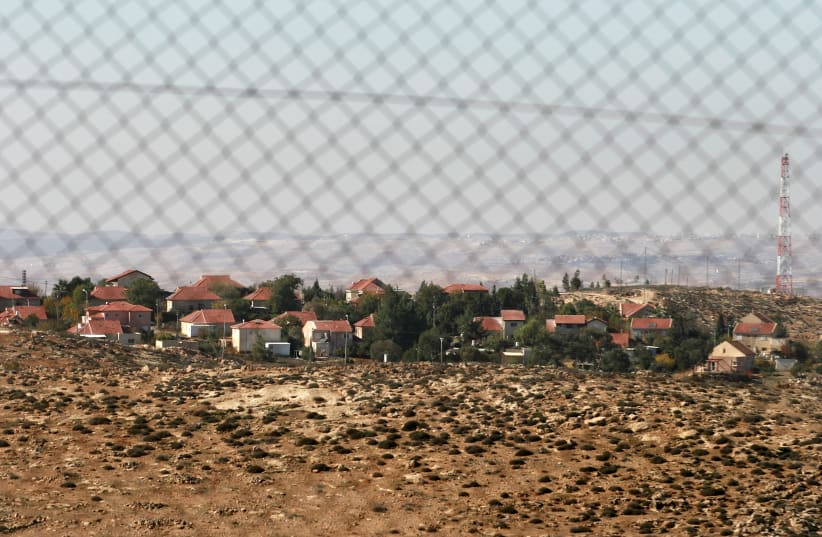  General view of the illegal settlement of Beit Yatir on November 29, 2006 (photo credit: OLIVIER FITOUSSI/FLASH90)