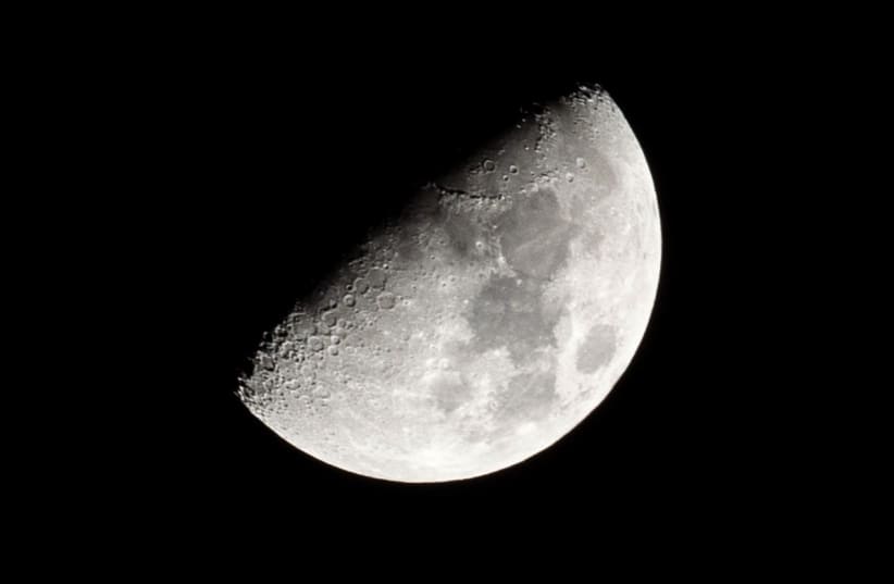  Moon craters (photo credit: STOCKSNAP)