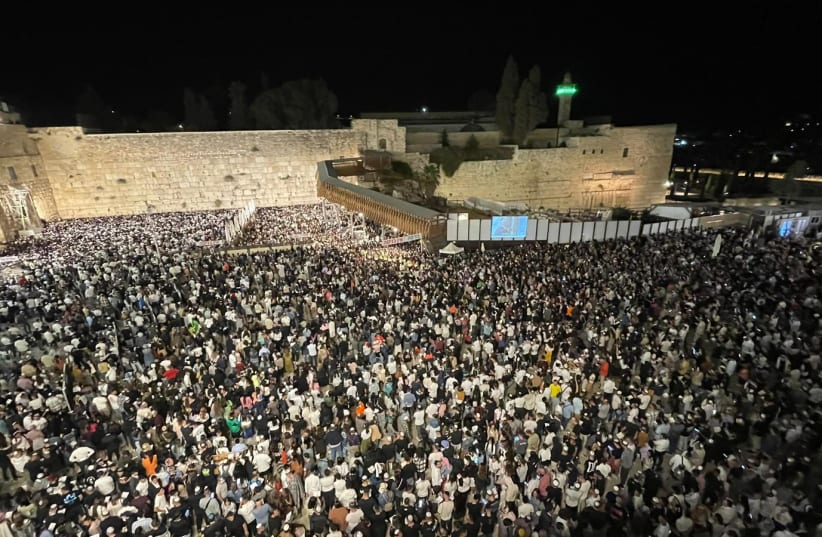  Selichot at the Western Wall. (photo credit: THE WESTERN WALL HERITAGE FOUNDATION)