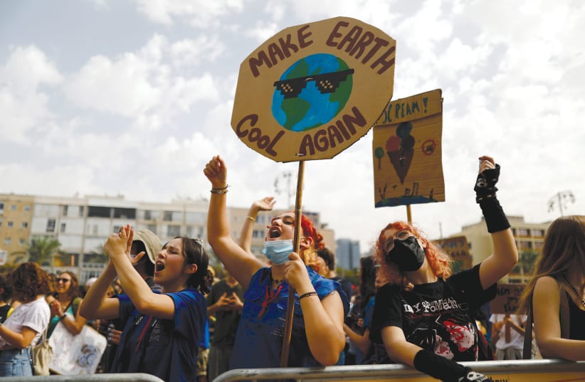  People shout slogans as they take part in a protest against global warming in Tel Aviv. (photo credit: CORINNA KERN/REUTERS)